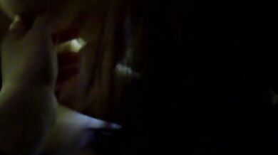 台湾の少女が頭を押さえられ、フェラチオをされる