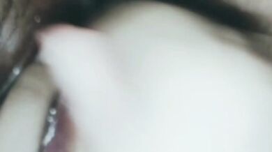 対照的な高校生美人の歯ブラシオナニー2