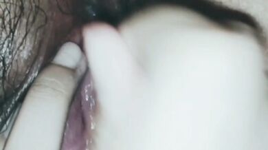 対照的な高校生美人の歯ブラシオナニー2