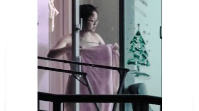 暑すぎるよ！太った隣人たちは服を着ないほうが快適だろう！