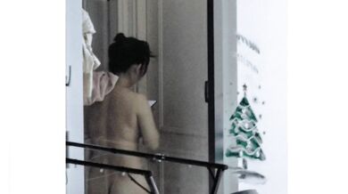 暑すぎるよ！太った隣人たちは服を着ないほうが快適だろう！