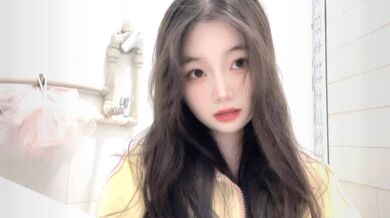 Tương phản với con điếm ngực bự