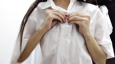 Hộ tống THQ Malaysia chụp ảnh tự sướng mà không mặc đồng phục học sinh