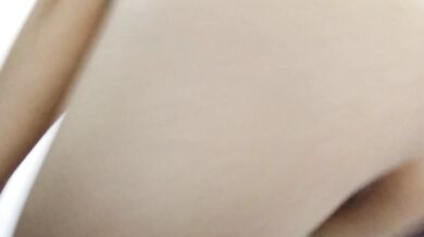 マレーシアのエスコートTHQが制服を脱いで自撮り