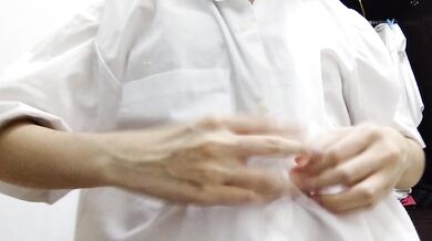 マレーシアのエスコートTHQが制服を脱いで自撮り