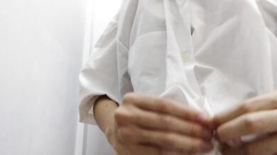 マレーシアのエスコートTHQが制服を脱いで自撮り