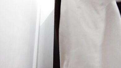 マレーシアのエスコートTHQが制服を脱いで自撮り