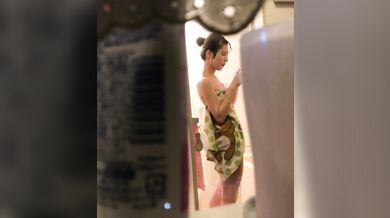 Cấp bách! Rõ ràng tư thế của cô gái sinh viên đại học lúc này rất đẹp