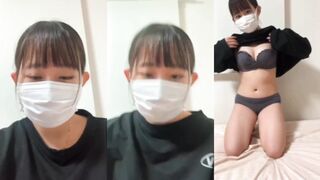 マスクをつけたCUTE 女の子がオナニー