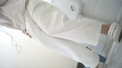 Bí mật quay phim người phụ nữ xinh đẹp thủ dâm trong khi xem phim trong toilet