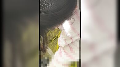 ゴミ出し若妻) 近所の奧さんの 、見上げるノーブラおっぱい①