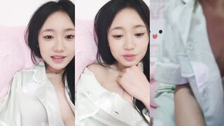 Chinese girl masturbates online