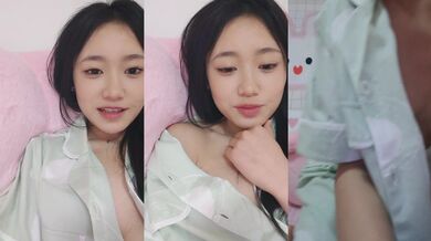 Phụ nữ Trung Quốc thủ dâm trực tuyến