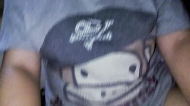 Cô gái dễ thương với cái đầu phẳng đã mong muốn từ lâu