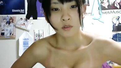 無修正高●生全裸ダンスでライブ配信