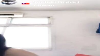 Anh cũng muốn em làm tổn thương anh như thế này