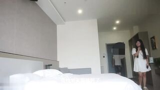 2000 About 22 years old Sichuan University beauty checked into a hotel
