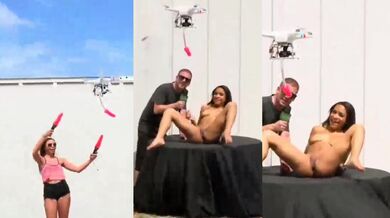 Điều khiển từ xa camera trên không dương vật giả được đưa vào âm hộ