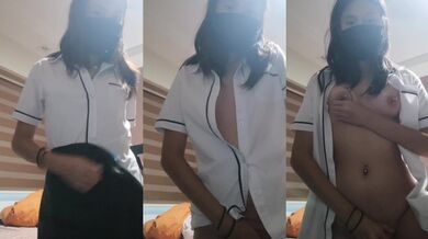 Em gái Singapore thủ dâm khi đang đứng