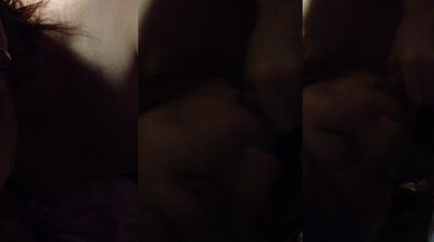 Em gái Singapore nằm trên bạn trai và quan hệ tình dục bằng miệng