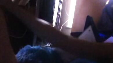 Em gái Singapore lấy tinh trùng bằng tay không