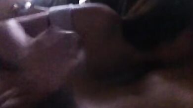 Em gái Singapore lấy tinh trùng bằng tay không