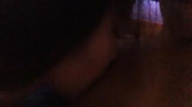 Em gái Singapore lấy tinh trùng bằng tay không