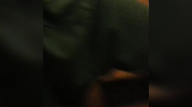 Cái miệng nhỏ nhắn của cô gái Singapore nổ tung để lấy tinh dịch