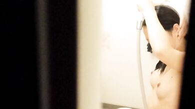 鼻をつまんでお風呂に入る！！ ○入学で有名なK処女に通ってます【数cmから広がる世界 Vol.01】