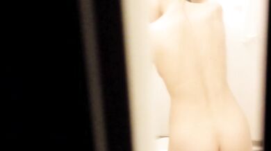 鼻をつまんでお風呂に入る！！ ○入学で有名なK処女に通ってます【数cmから広がる世界 Vol.01】