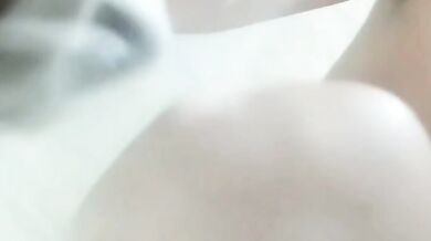 貧乳の妹がトイレで裸にされる