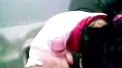 學生在廁所幫男友口交打手槍