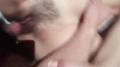 すごく恥ずかしがり屋の美人