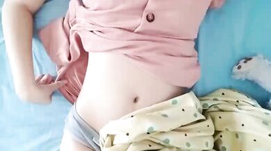 馬來西亞妹妹穿著内褲摸摸