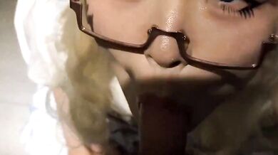 Golden Retriever cos thổi kèn selfie