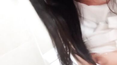 巨乳美人トイレ指マンアナル