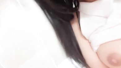 巨乳美人トイレ指マンアナル