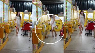 Con khốn tiếp xúc trong siêu thị