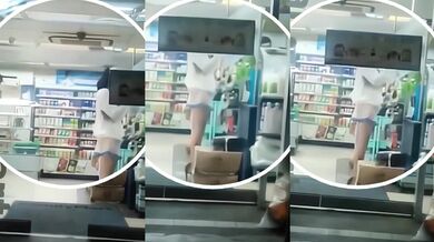 Váy trong suốt có đuôi