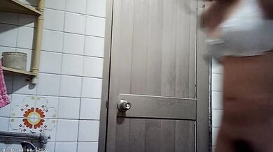 シャワー中の中国人熟女をスパイ
