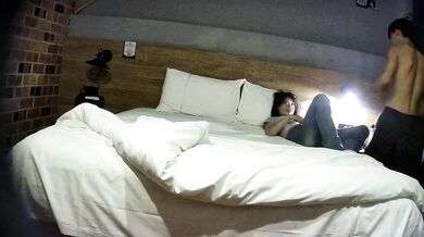 Cặp đôi sinh viên đại học chụp ảnh tự sướng trong buổi hẹn hò ở khách sạn