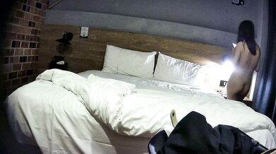 大学生カップルがホテルデートで自撮り