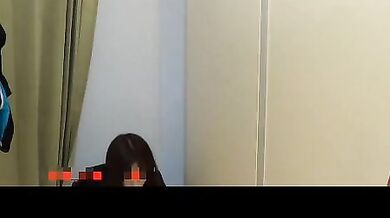 【Changing Room】Women who try swimming in the water