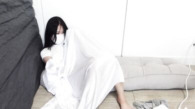 Ảnh selfie riêng tư của người dẫn chương trình sắc đẹp Hàn Quốc Yuri bị rò rỉ