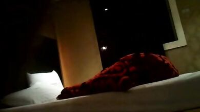 Cặp đôi đại học Hàn Quốc vào phòng khách sạn quan hệ tình dục và chụp ảnh selfie