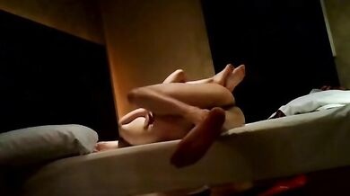 Cặp đôi đại học Hàn Quốc vào phòng khách sạn quan hệ tình dục và chụp ảnh selfie