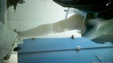 Spying on multiple girls peeing in the toilet