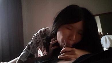 マレーシアの小柄な痴女のフェラチオ