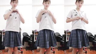 Cute Taiwanese girl takes a naked selfie