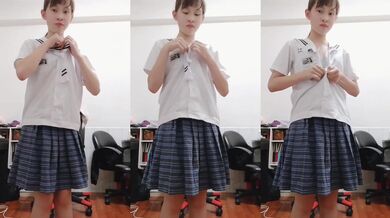 Cô gái Đài Loan dễ thương cởi trần và chụp ảnh tự sướng